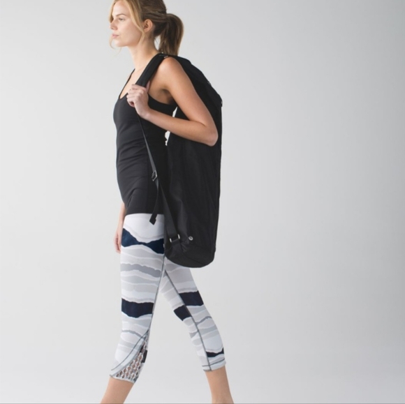 Lululemon True Self Crop Bleacher Stripe White Black 2 - Picture 4 of 8